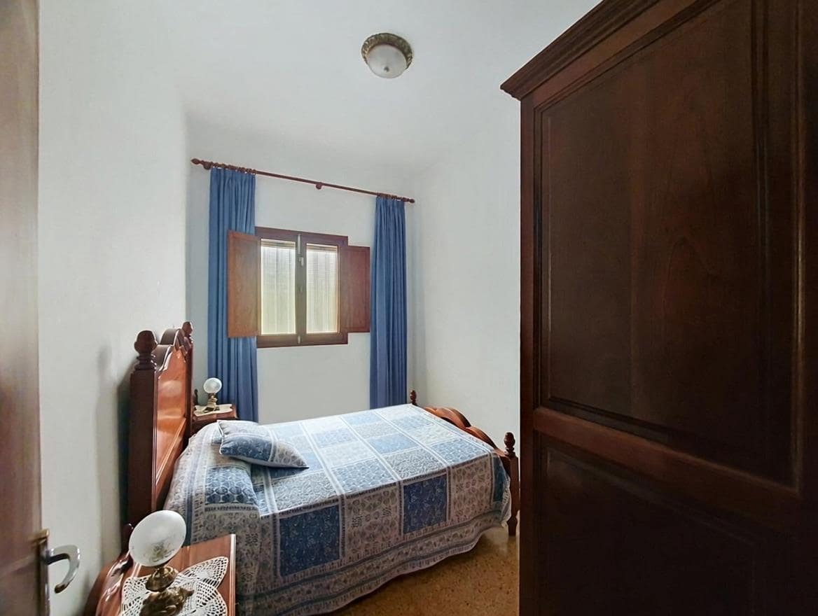 4 bedroom Townhouse for sale in Teror with garage - € 209,000 (Ref: 9882319)