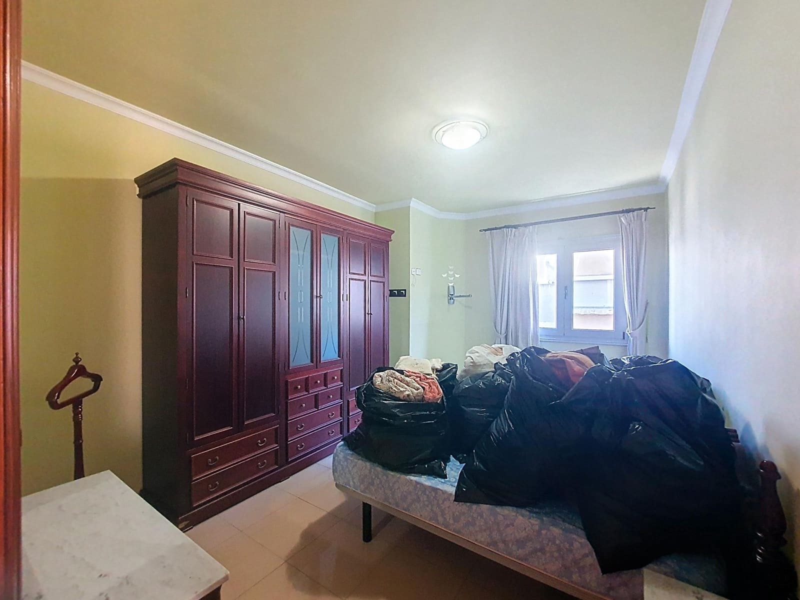 4 bedroom Flat for sale in Las Palmas de Gran Canaria - € 250,000 (Ref: 9882323)