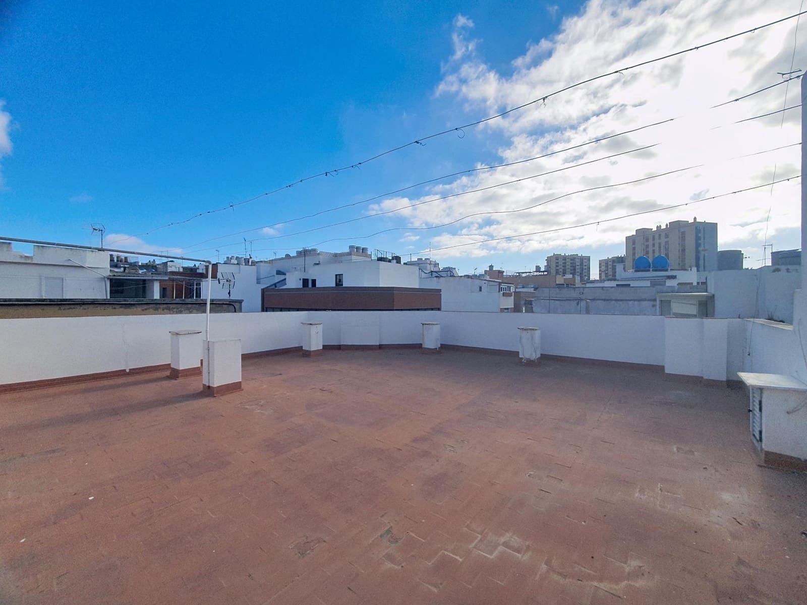 4 bedroom Flat for sale in Las Palmas de Gran Canaria - € 250,000 (Ref: 9882323)