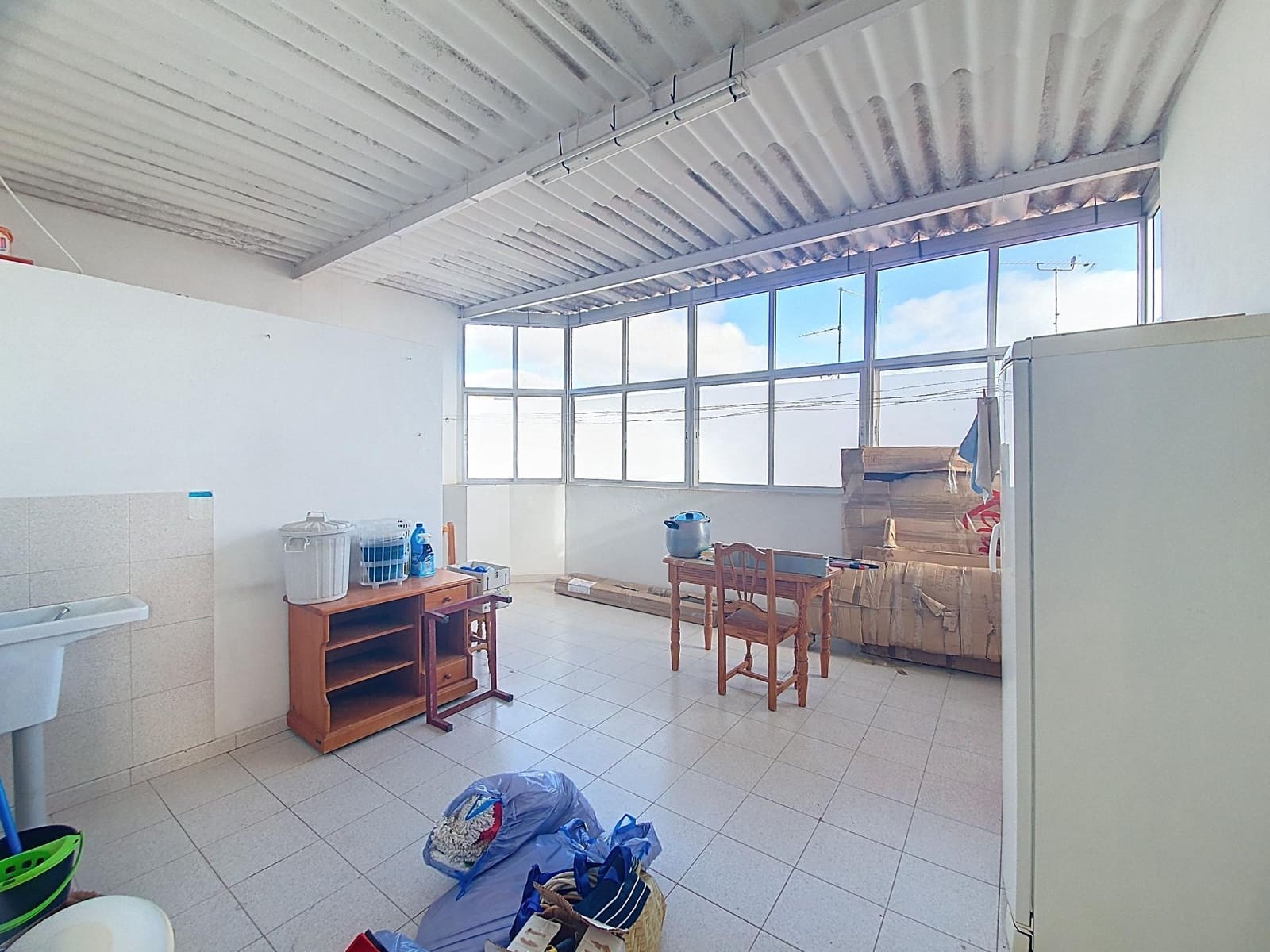 4 bedroom Flat for sale in Las Palmas de Gran Canaria - € 250,000 (Ref: 9882323)