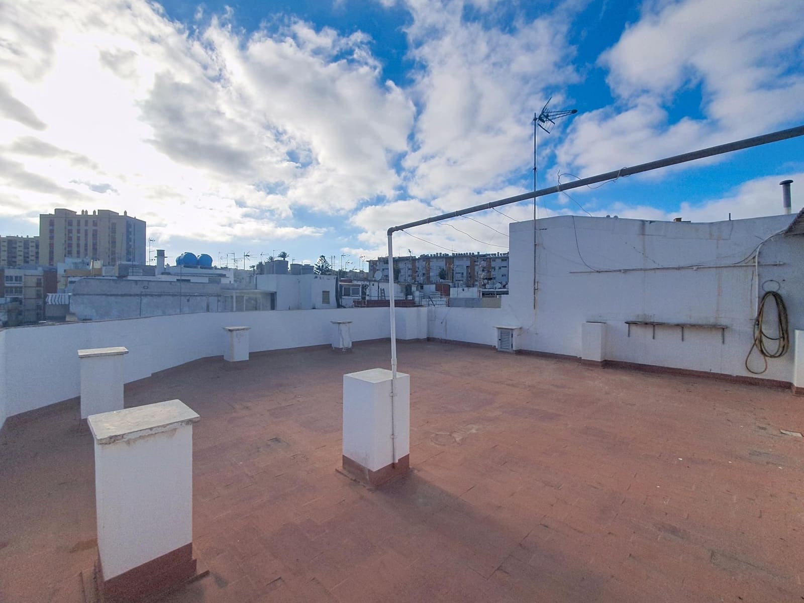 4 bedroom Flat for sale in Las Palmas de Gran Canaria - € 250,000 (Ref: 9882323)
