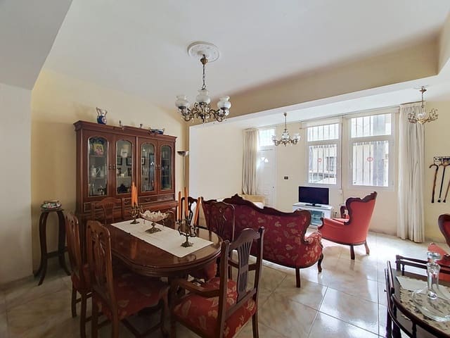 5 chambre Maison de Ville à vendre à Los Tarahales - La Paterna, Las Palmas de Gran Canaria avec garage - 490 000 € (Ref: 9892494)