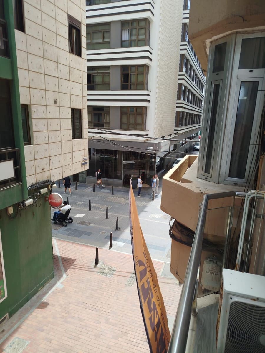 Studio for rent in Las Palmas de Gran Canaria - € 850 (Ref: 9898920)