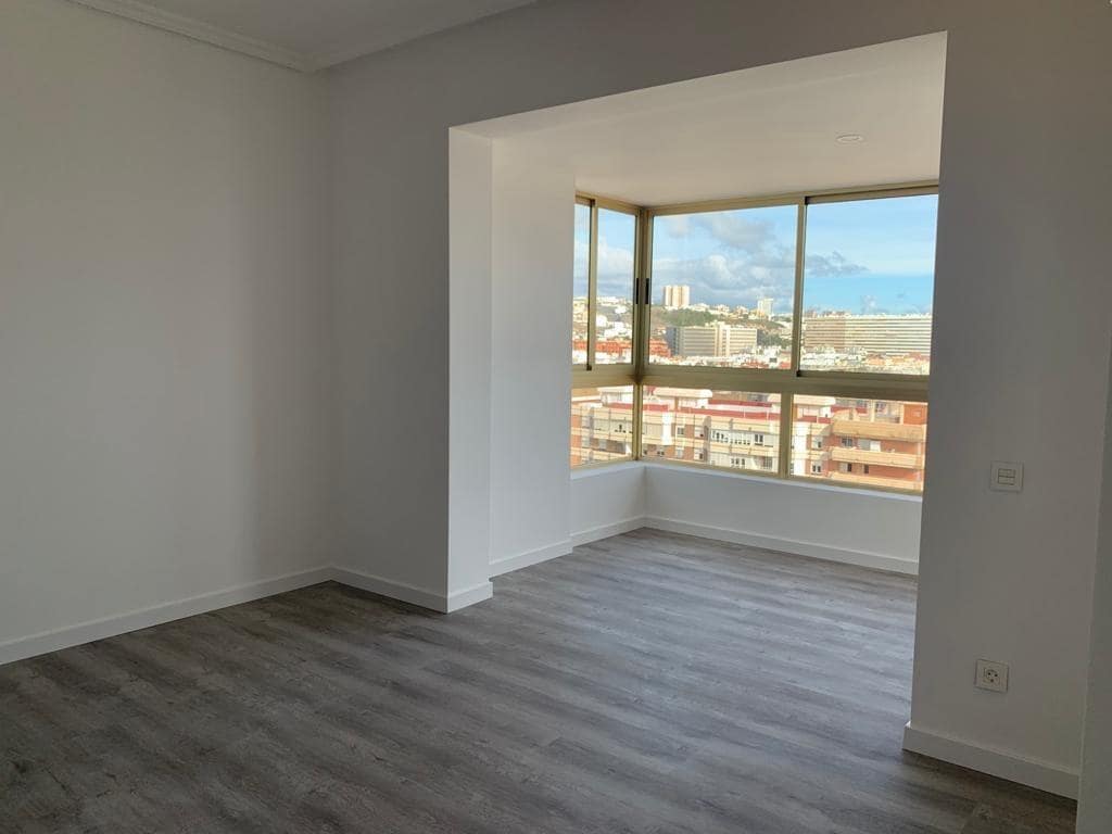 Piso de 4 habitaciones en Las Palmas de Gran Canaria en alquiler - 1.975 € (Ref: 9898921)