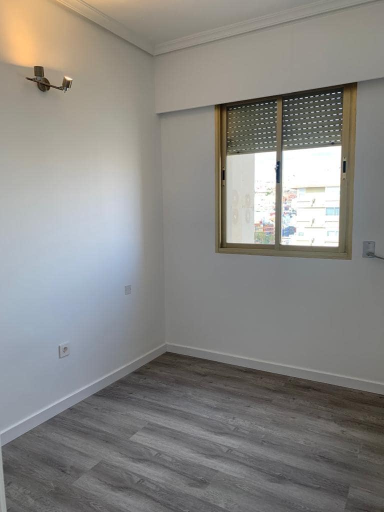 Piso de 4 habitaciones en Las Palmas de Gran Canaria en alquiler - 1.975 € (Ref: 9898921)