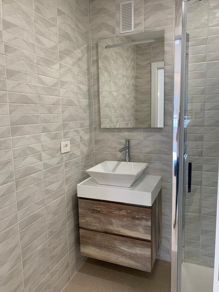 Piso de 4 habitaciones en Las Palmas de Gran Canaria en alquiler - 1.975 € (Ref: 9898921)