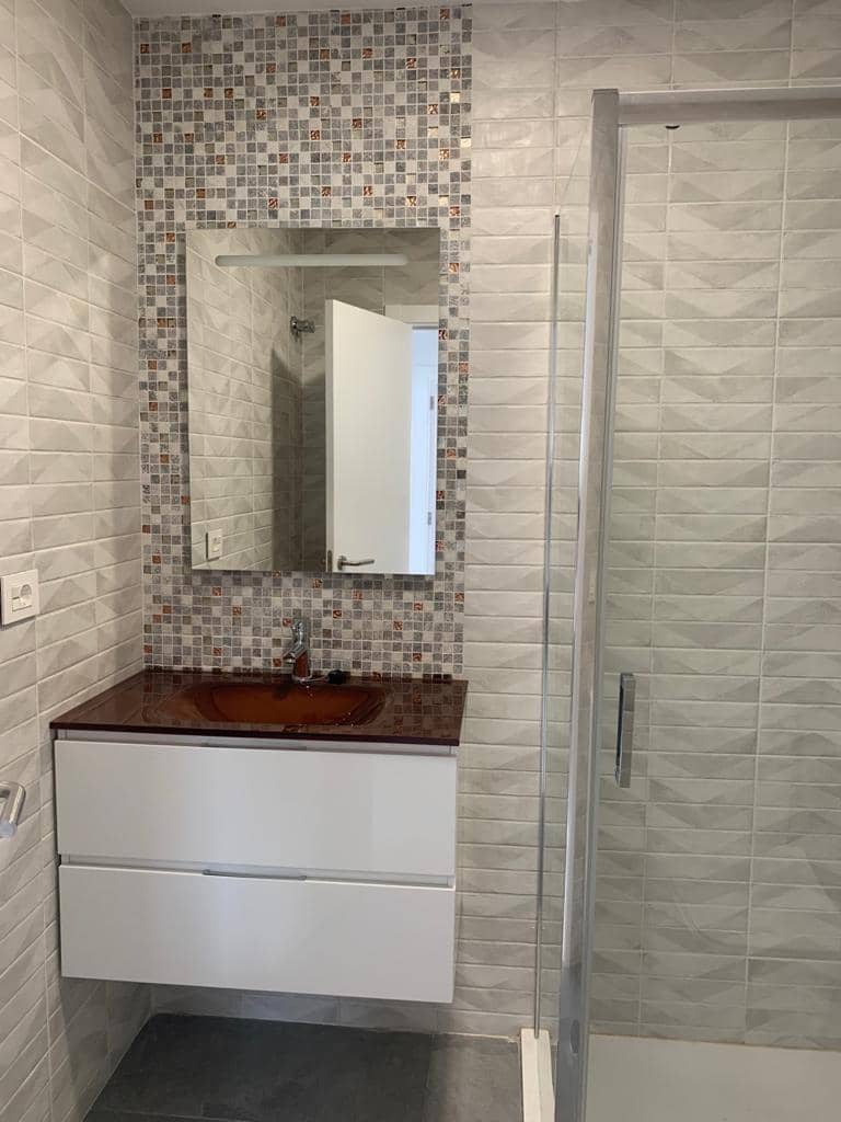 Piso de 4 habitaciones en Las Palmas de Gran Canaria en alquiler - 1.975 € (Ref: 9898921)