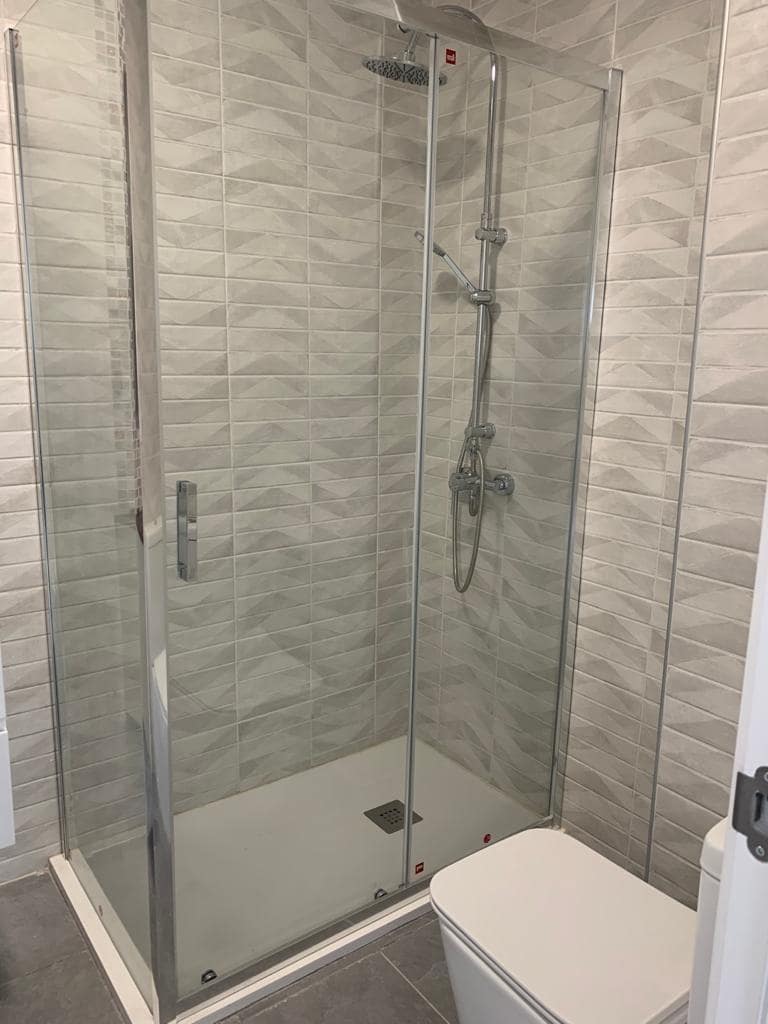 Piso de 4 habitaciones en Las Palmas de Gran Canaria en alquiler - 1.975 € (Ref: 9898921)