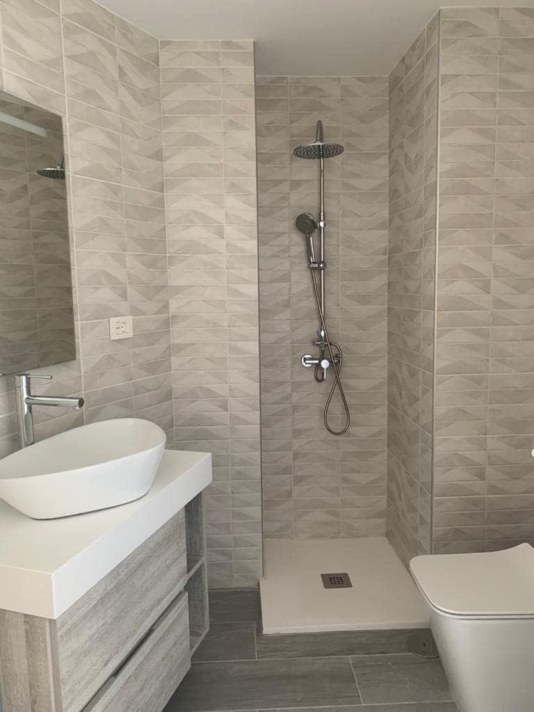 Piso de 4 habitaciones en Las Palmas de Gran Canaria en alquiler - 1.975 € (Ref: 9898921)