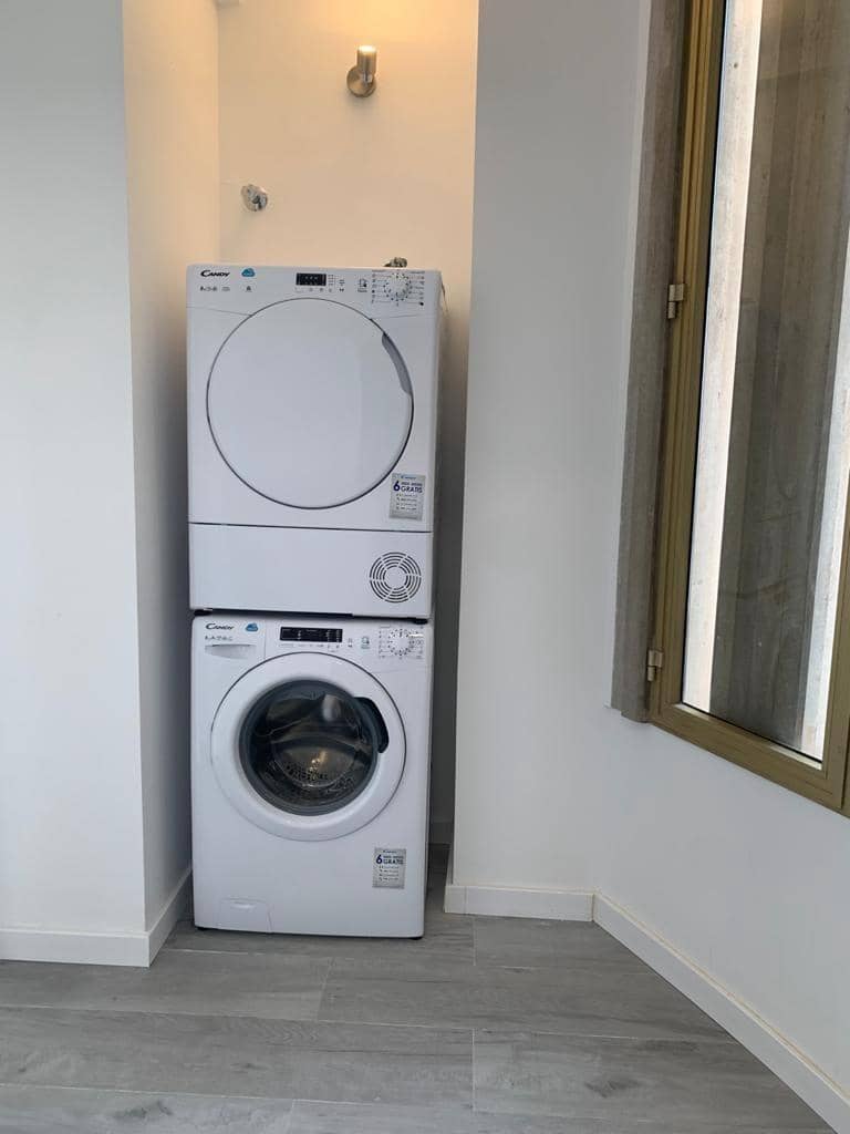 Piso de 4 habitaciones en Las Palmas de Gran Canaria en alquiler - 1.975 € (Ref: 9898921)