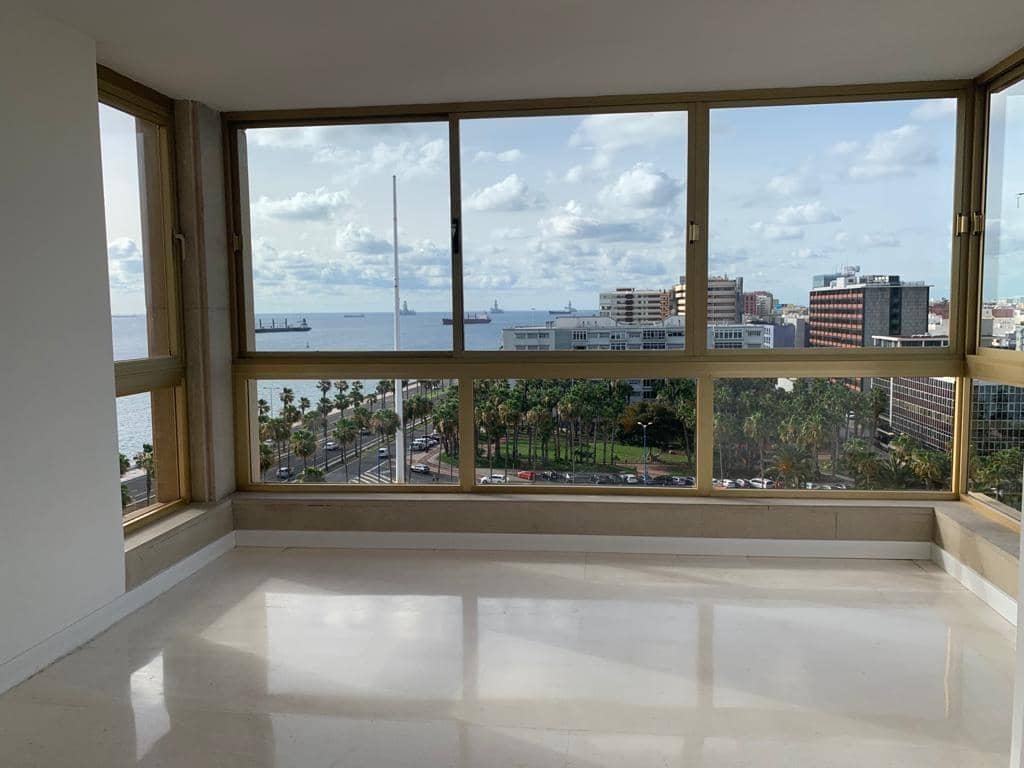 Piso de 4 habitaciones en Las Palmas de Gran Canaria en alquiler - 1.975 € (Ref: 9898921)