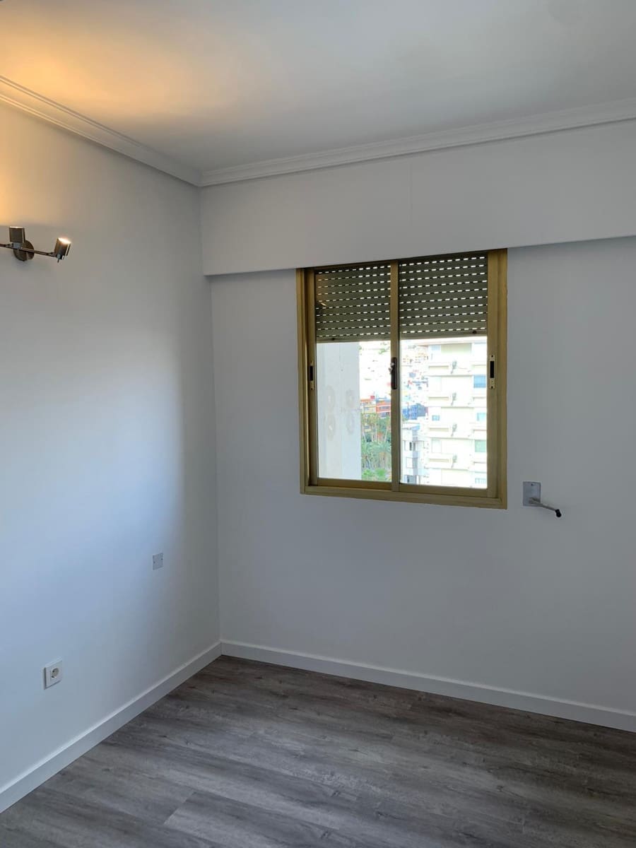 Piso de 4 habitaciones en Las Palmas de Gran Canaria en alquiler - 1.975 € (Ref: 9898921)