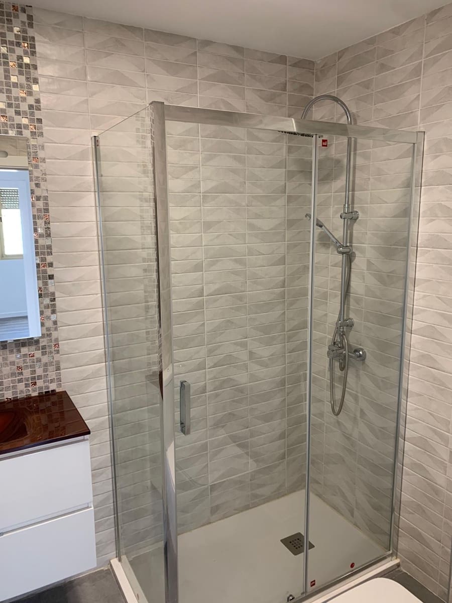 Piso de 4 habitaciones en Las Palmas de Gran Canaria en alquiler - 1.975 € (Ref: 9898921)