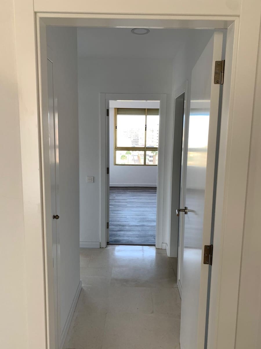 Piso de 4 habitaciones en Las Palmas de Gran Canaria en alquiler - 1.975 € (Ref: 9898921)