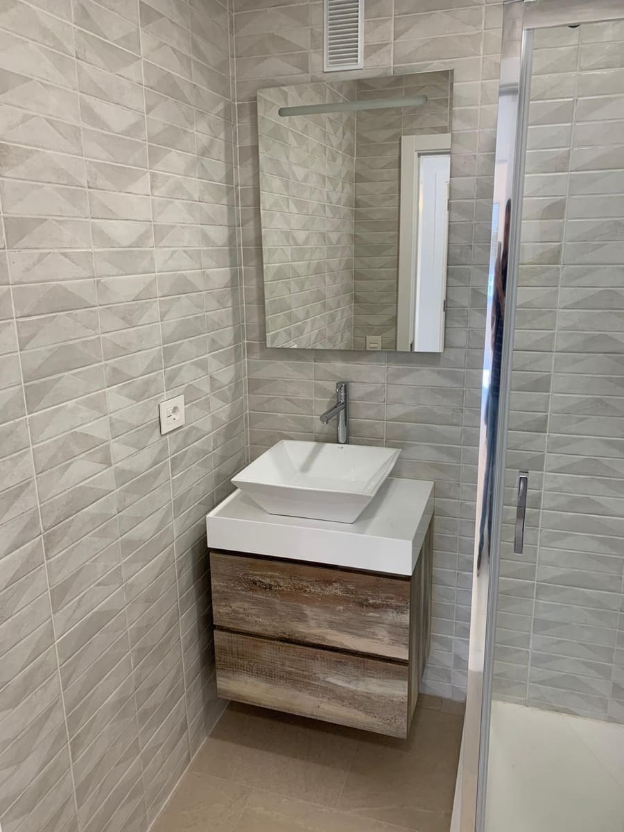 Piso de 4 habitaciones en Las Palmas de Gran Canaria en alquiler - 1.975 € (Ref: 9898921)