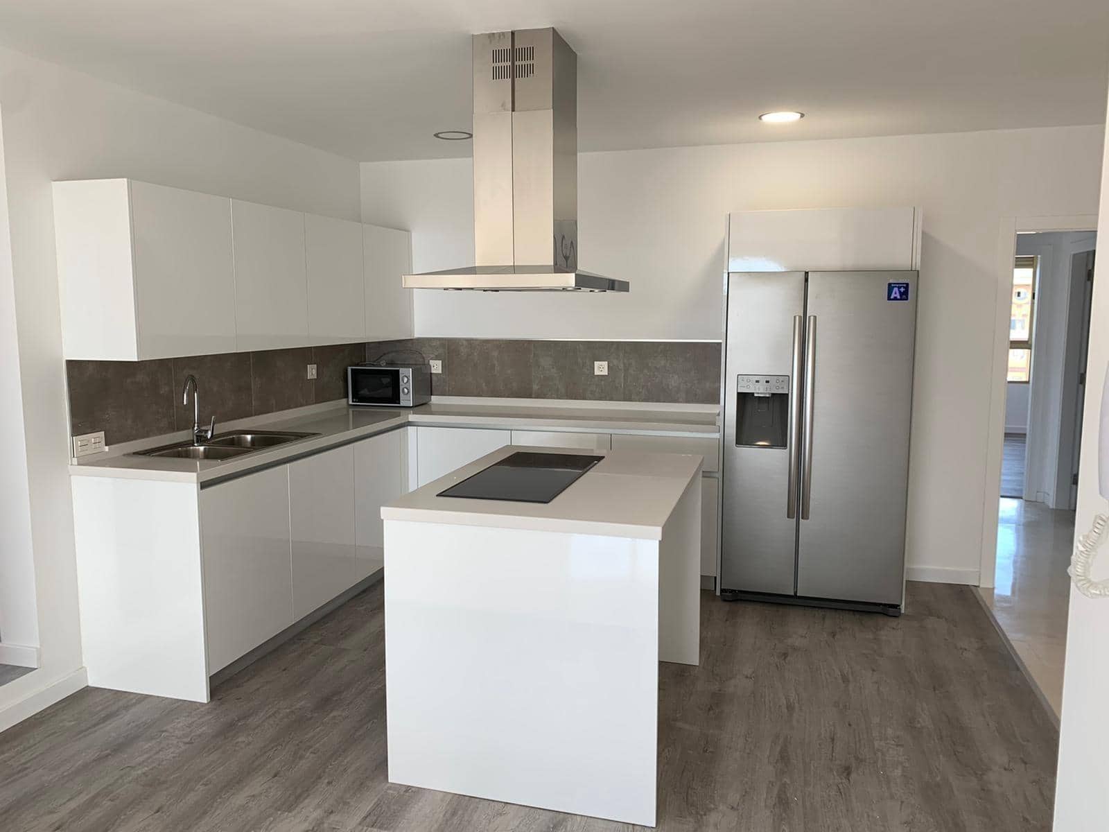 Piso de 4 habitaciones en Las Palmas de Gran Canaria en alquiler - 1.975 € (Ref: 9898921)