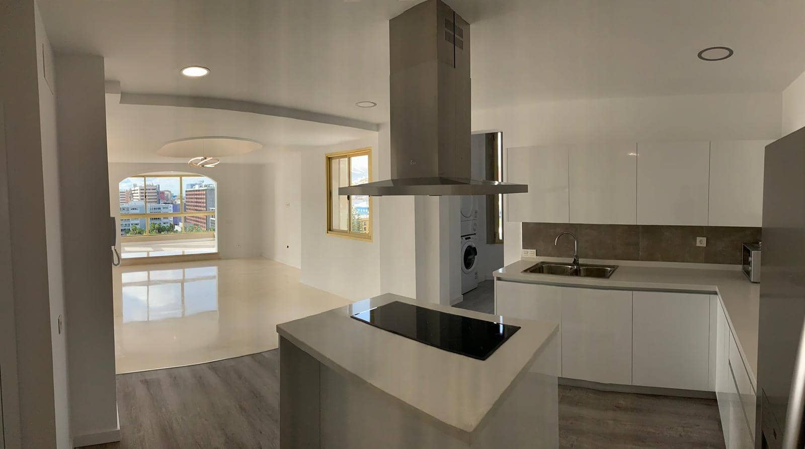 Piso de 4 habitaciones en Las Palmas de Gran Canaria en alquiler - 1.975 € (Ref: 9898921)