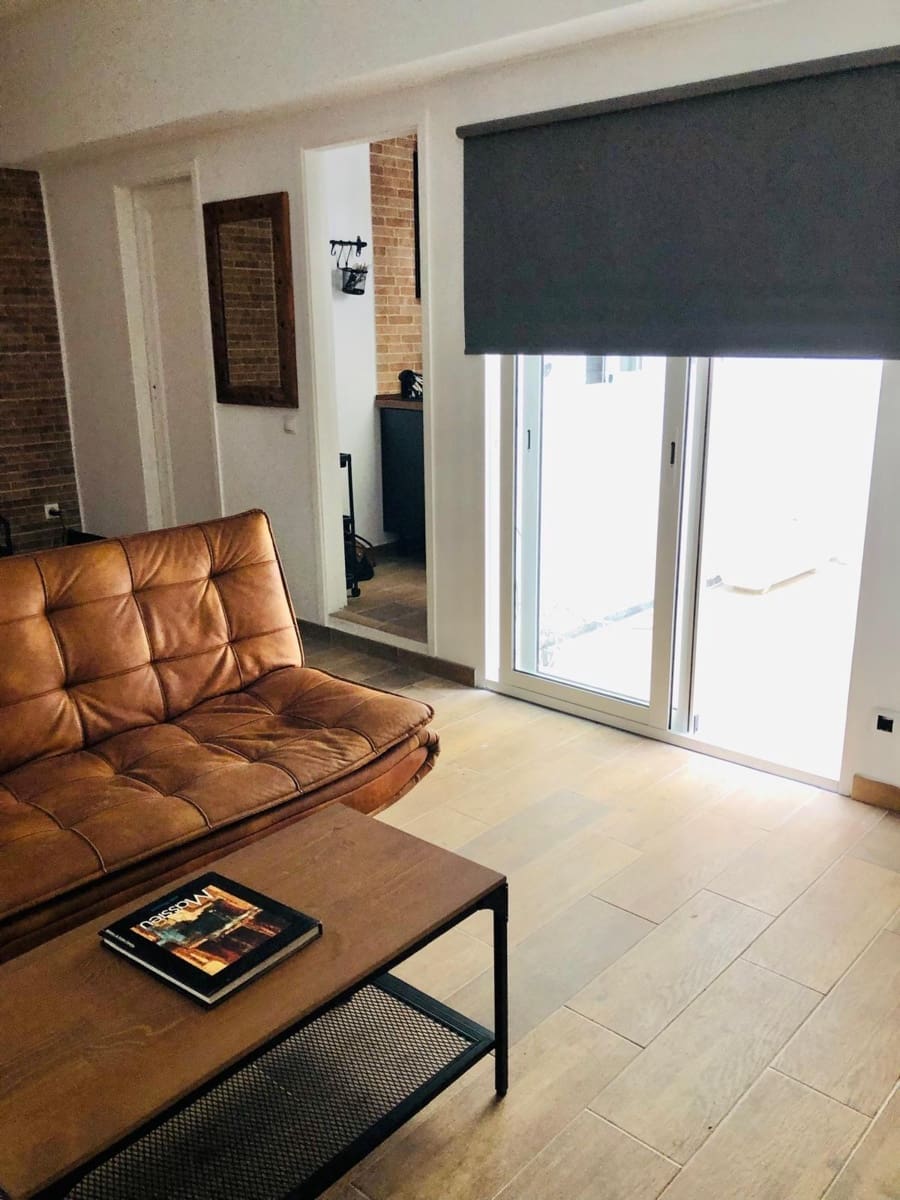 Studio for rent in Las Palmas de Gran Canaria - € 850 (Ref: 9927527)