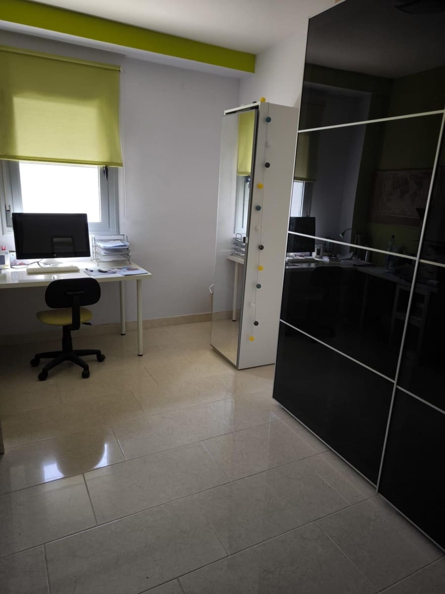 Appartement de 3 chambres à louer à Las Palmas de Gran Canaria avec garage - 1 100 € (Ref: 9942626)
