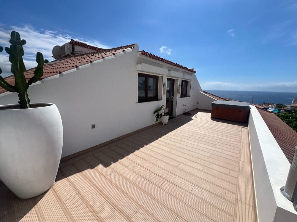 5 quarto Moradia para venda em Costa Adeje com piscina garagem - 1 600 000 € (Ref: 8836365)