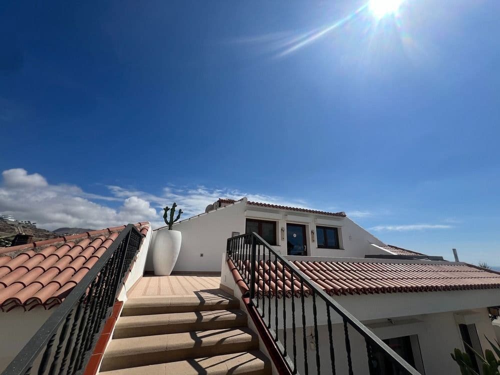 5 quarto Moradia para venda em Costa Adeje com piscina garagem - 1 600 000 € (Ref: 8836365)