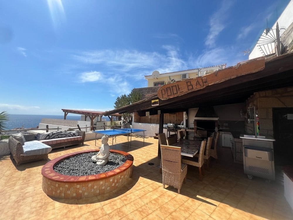 5 quarto Moradia para venda em Costa Adeje com piscina garagem - 1 600 000 € (Ref: 8836365)