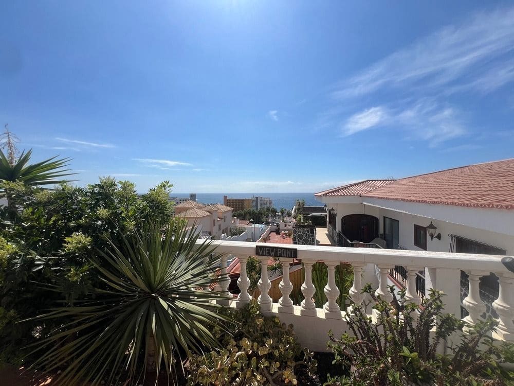 5 quarto Moradia para venda em Costa Adeje com piscina garagem - 1 600 000 € (Ref: 8836365)