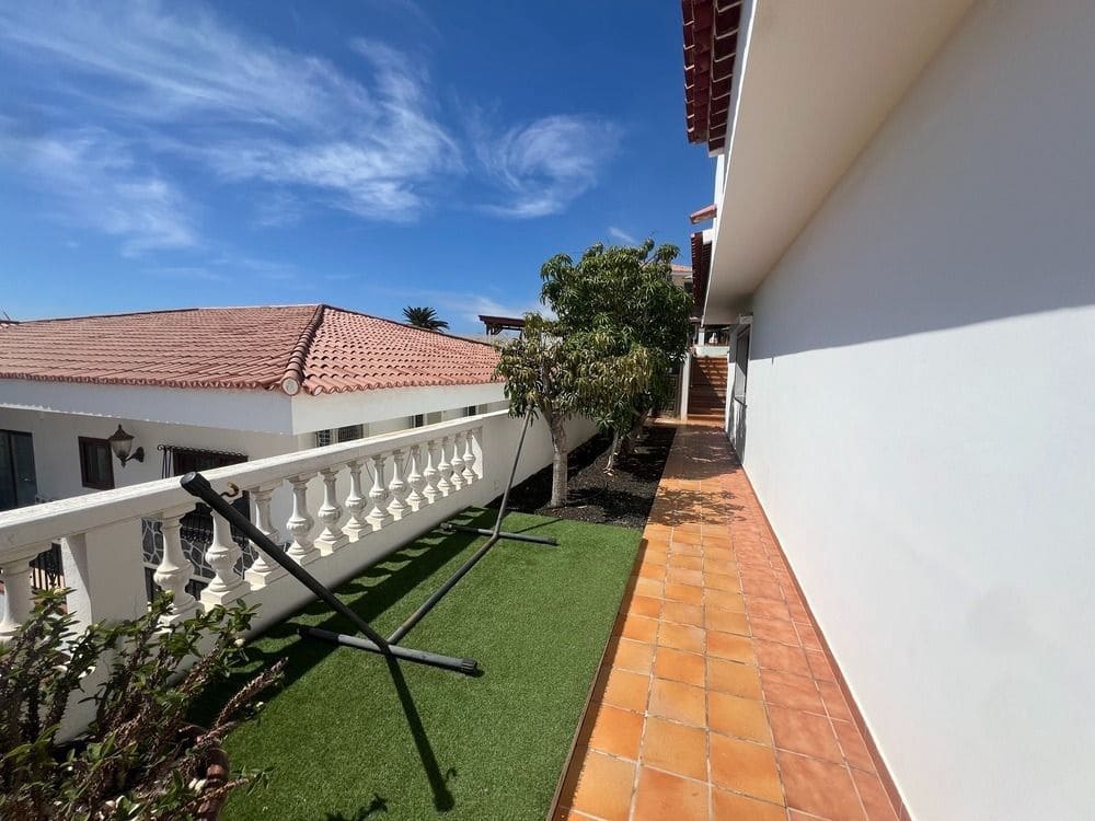 5 quarto Moradia para venda em Costa Adeje com piscina garagem - 1 600 000 € (Ref: 8836365)
