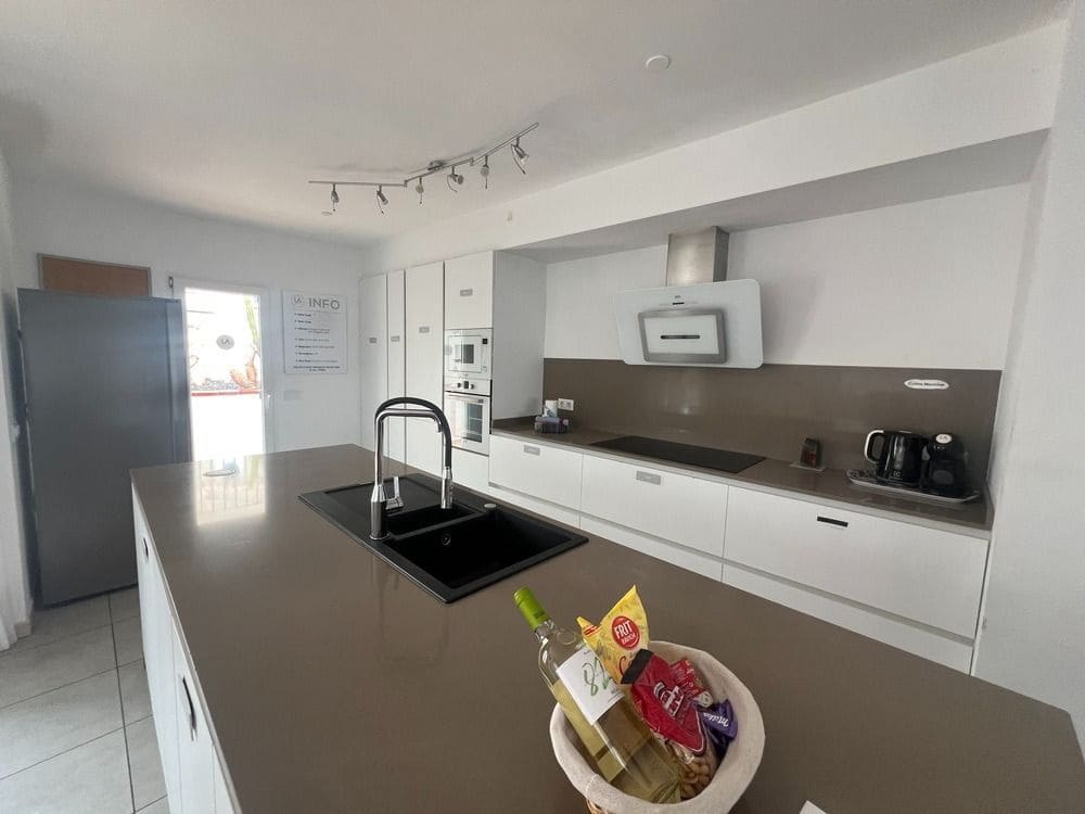 5 quarto Moradia para venda em Costa Adeje com piscina garagem - 1 600 000 € (Ref: 8836365)