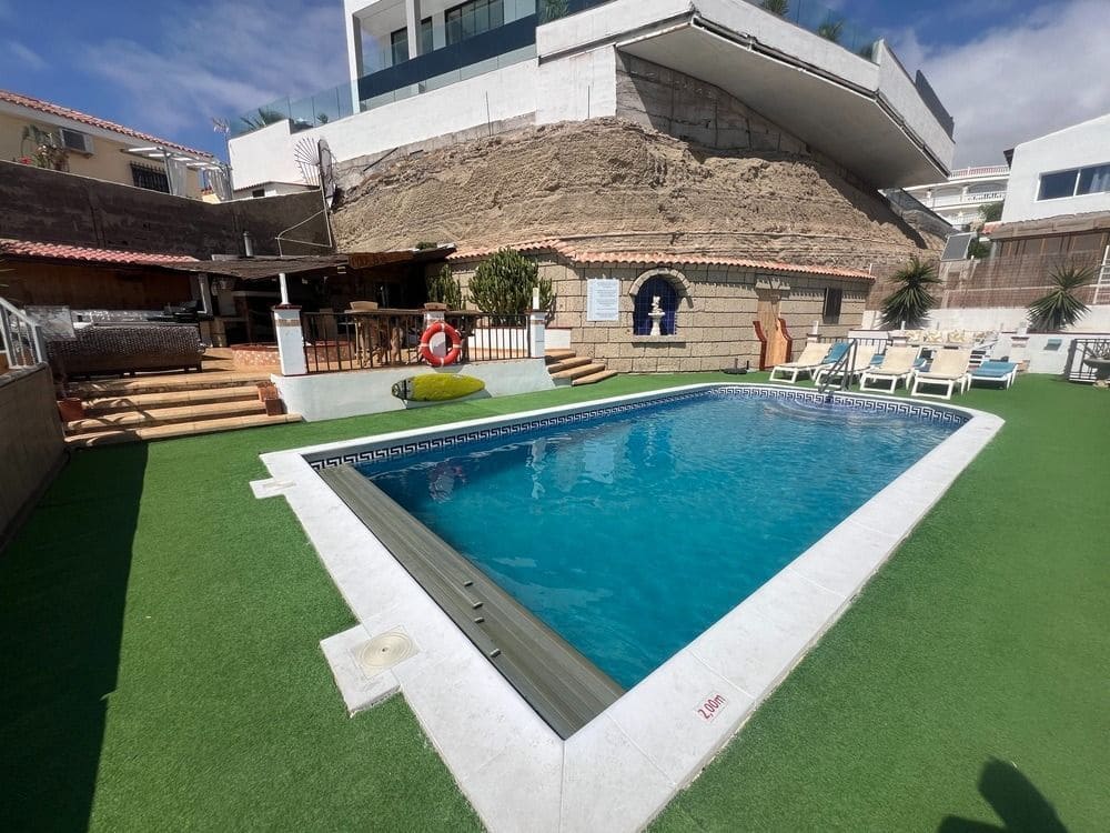 5 quarto Moradia para venda em Costa Adeje com piscina garagem - 1 600 000 € (Ref: 8836365)