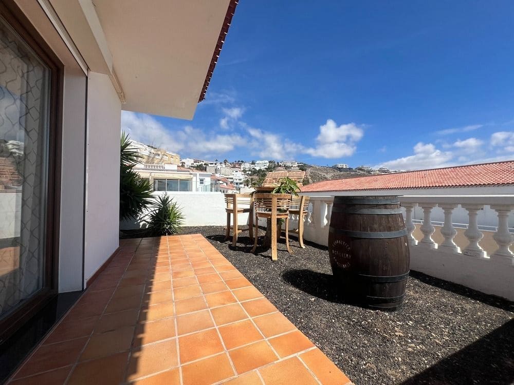 5 quarto Moradia para venda em Costa Adeje com piscina garagem - 1 600 000 € (Ref: 8836365)