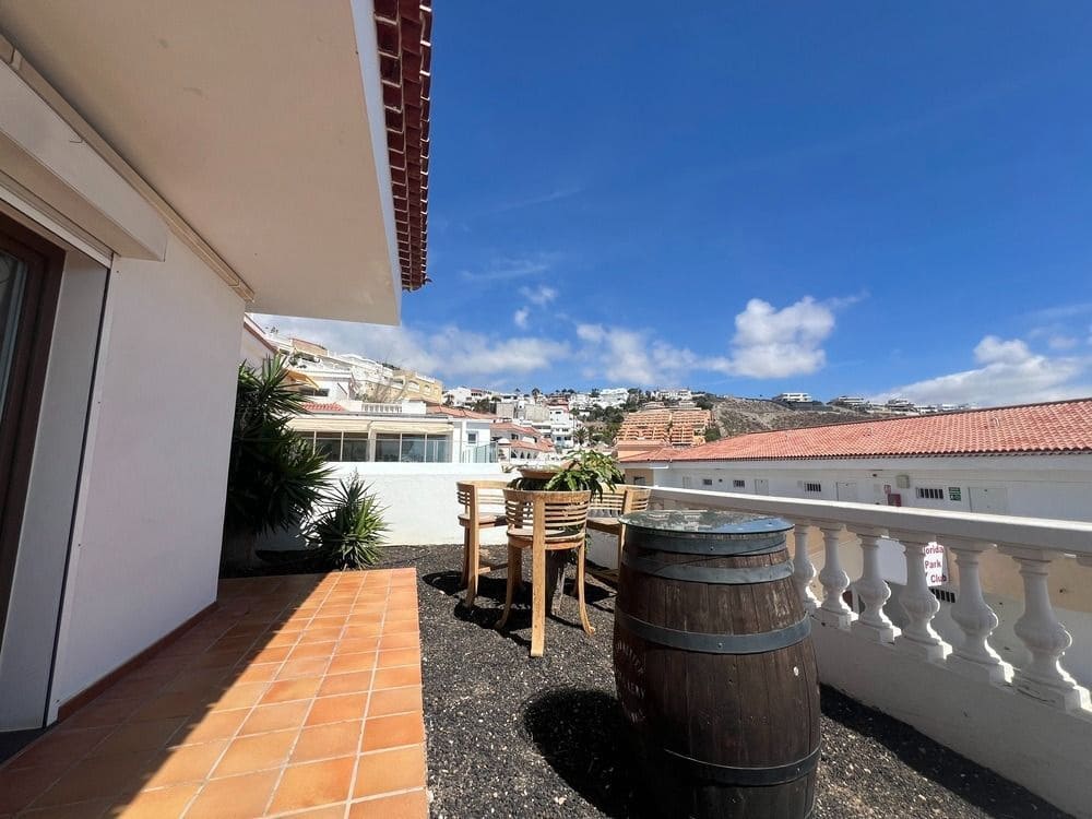 5 quarto Moradia para venda em Costa Adeje com piscina garagem - 1 600 000 € (Ref: 8836365)