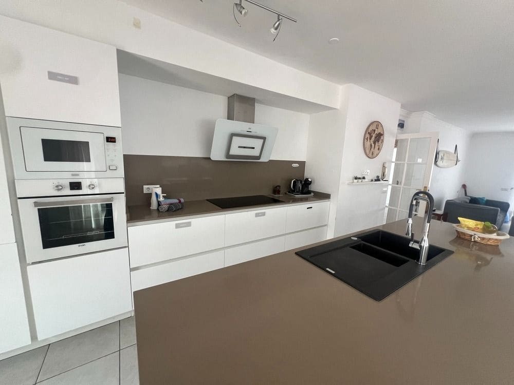 5 quarto Moradia para venda em Costa Adeje com piscina garagem - 1 600 000 € (Ref: 8836365)