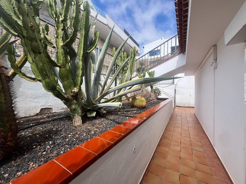 5 quarto Moradia para venda em Costa Adeje com piscina garagem - 1 600 000 € (Ref: 8836365)