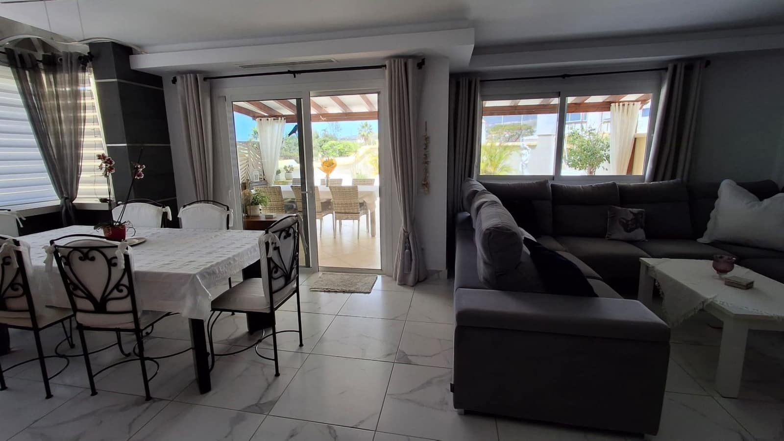 3 soveværelse Villa til salg i El Madronal med swimmingpool garage - € 950.000 (Ref: 8956896)