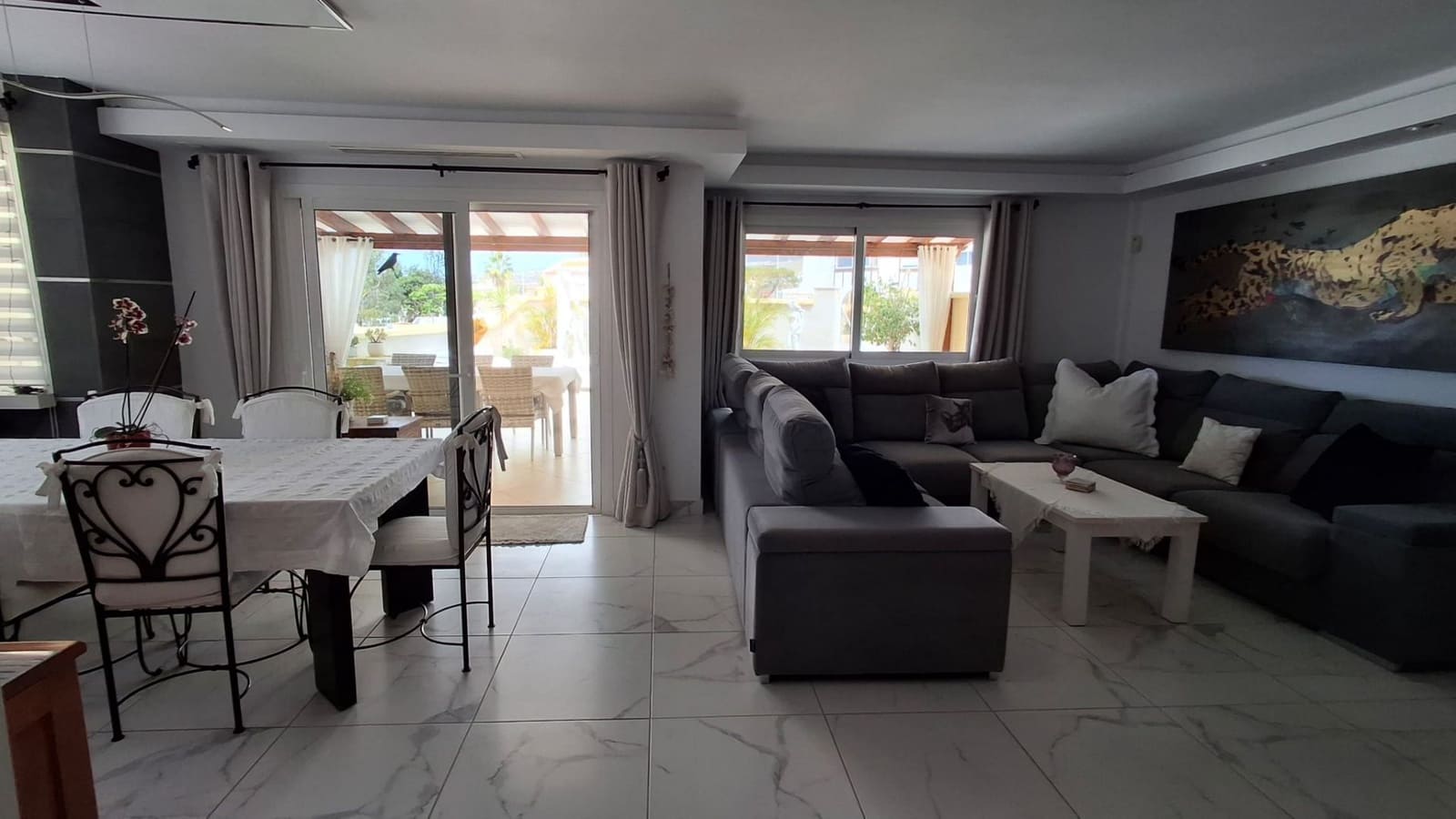 3 soveværelse Villa til salg i El Madronal med swimmingpool garage - € 950.000 (Ref: 8956896)