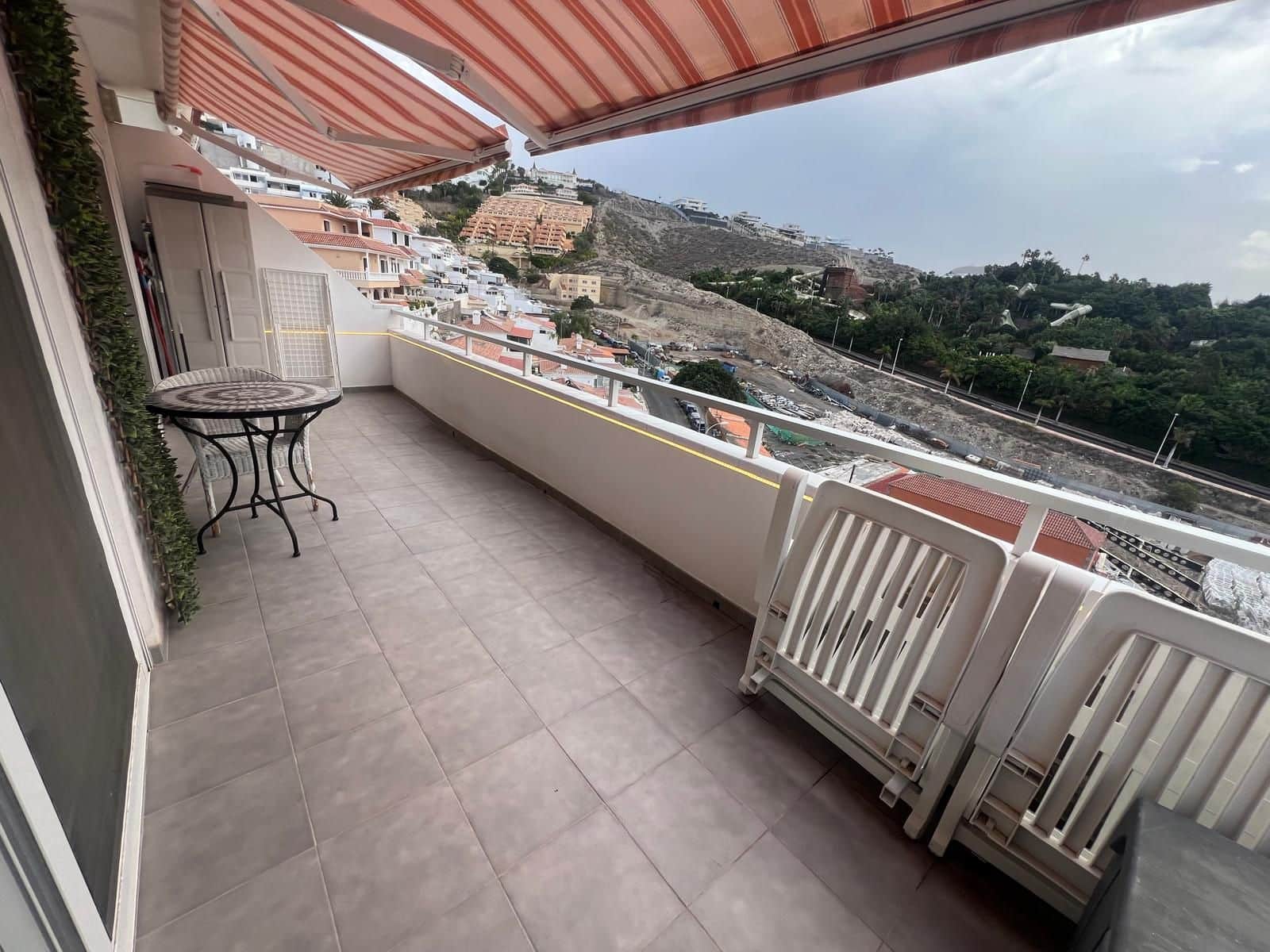 2 slaapkamer Penthouse te koop in Playa de las Americas met zwembad - € 320.000 (Ref: 8968029)