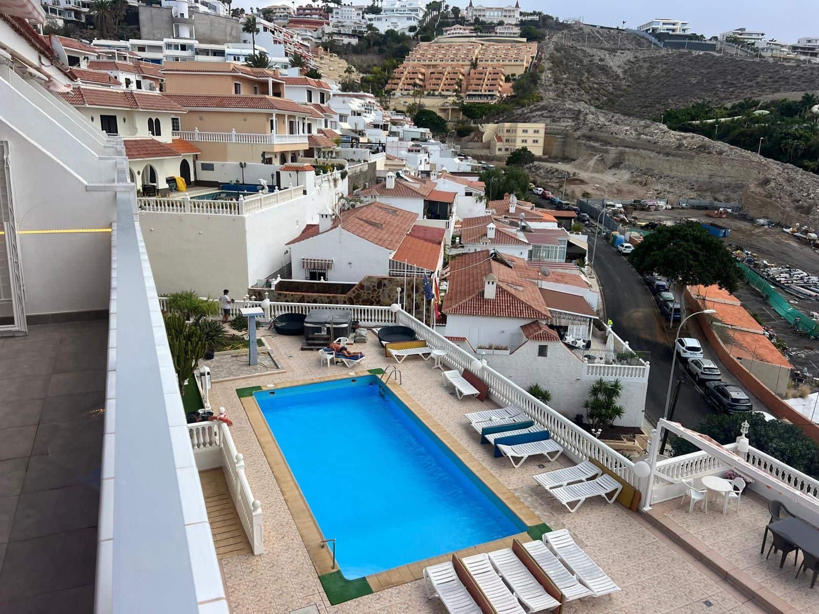 2 slaapkamer Penthouse te koop in Playa de las Americas met zwembad - € 320.000 (Ref: 8968029)