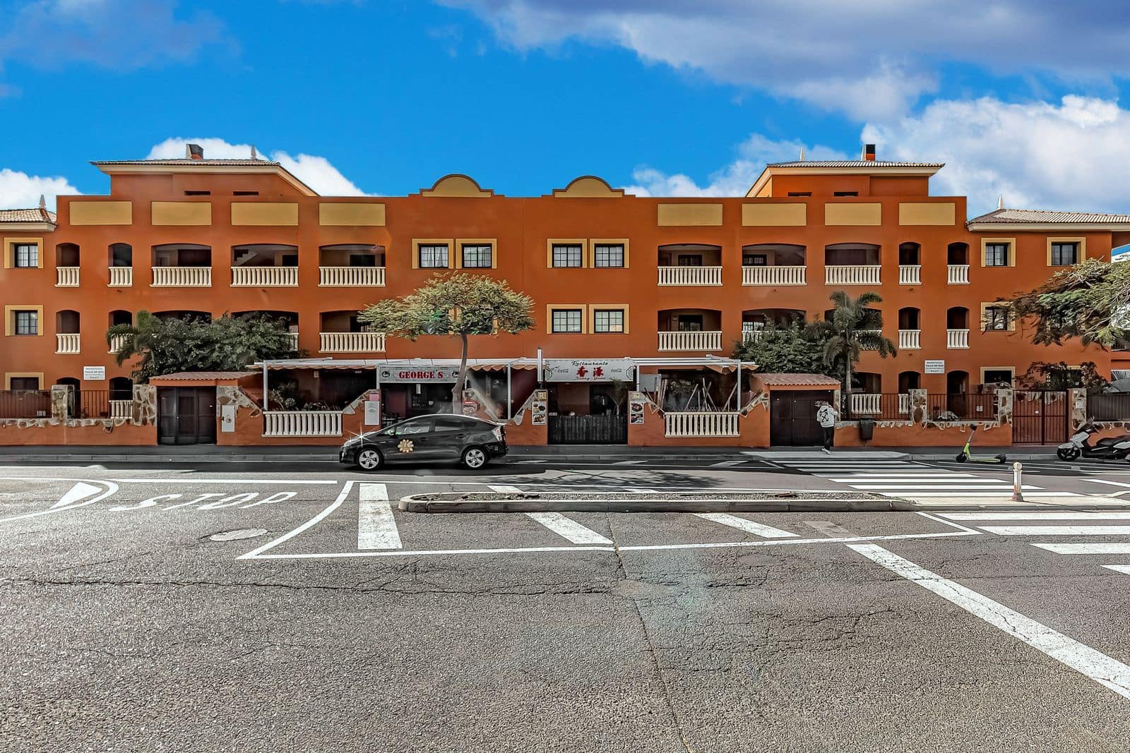 2 soveværelse Lejlighed til salg i El Madronal med swimmingpool garage - € 449.000 (Ref: 9068651)