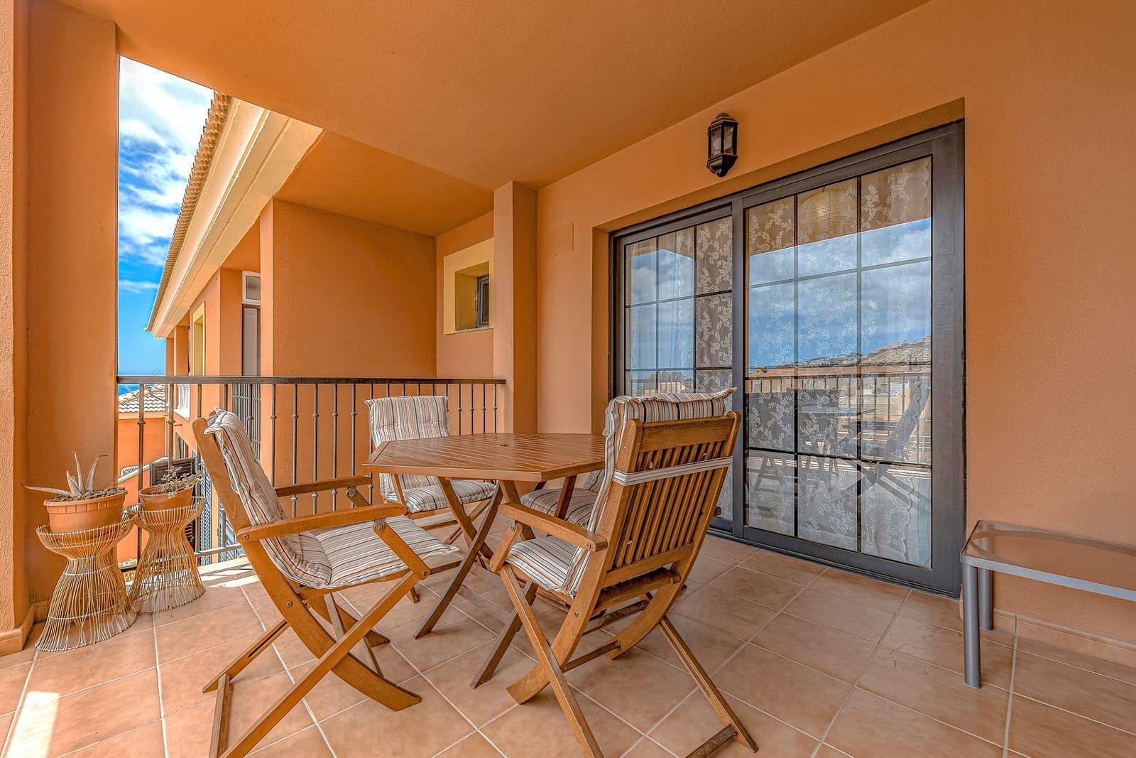 2 soveværelse Lejlighed til salg i El Madronal med swimmingpool garage - € 449.000 (Ref: 9068651)