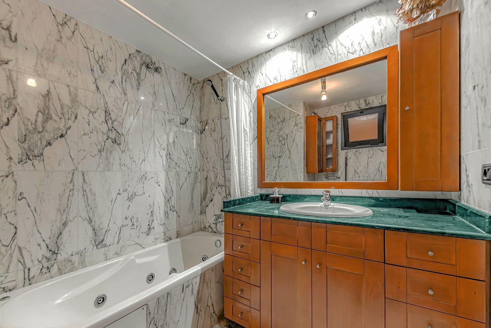 2 soveværelse Lejlighed til salg i El Madronal med swimmingpool garage - € 449.000 (Ref: 9068651)