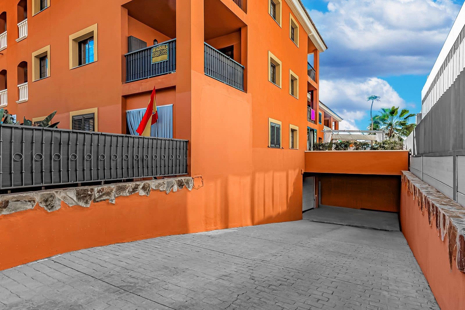 2 soveværelse Lejlighed til salg i El Madronal med swimmingpool garage - € 449.000 (Ref: 9068651)