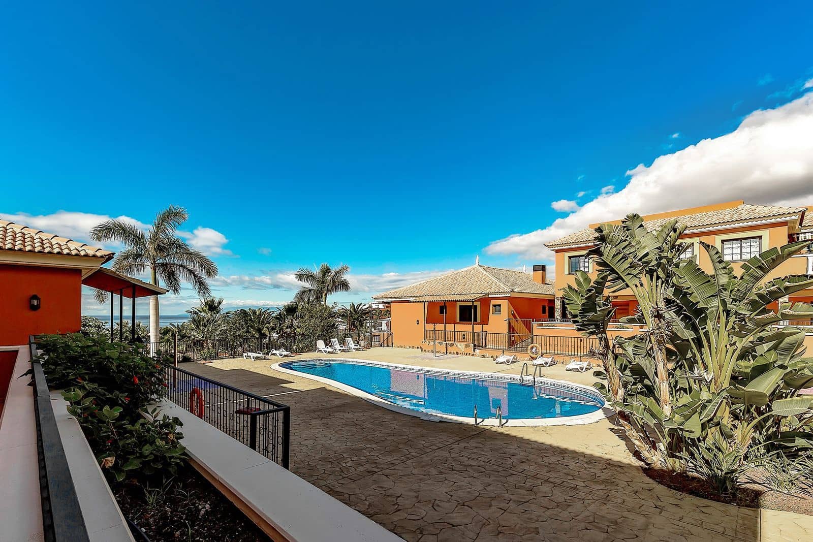 2 soveværelse Lejlighed til salg i El Madronal med swimmingpool garage - € 449.000 (Ref: 9068651)