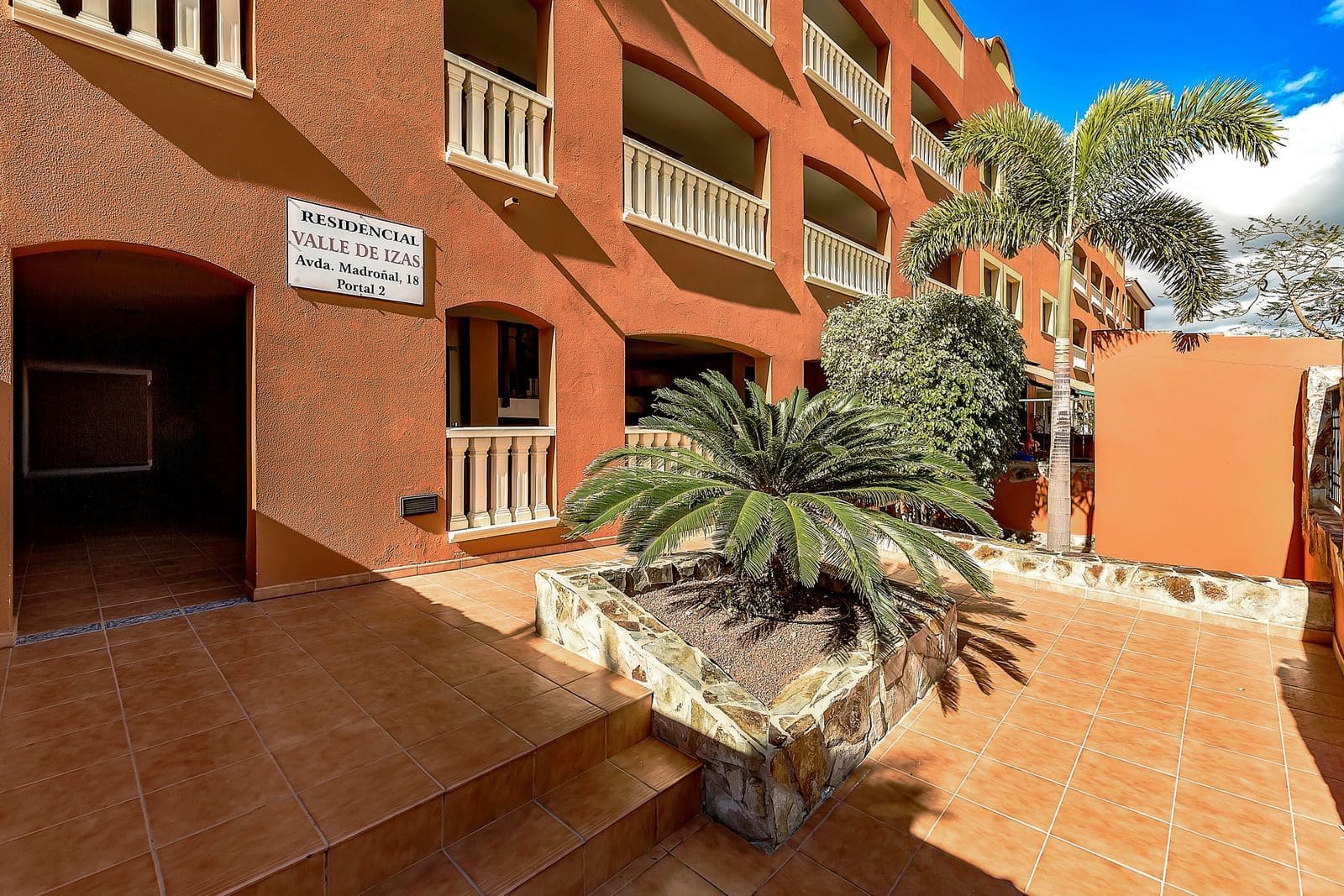 2 soveværelse Lejlighed til salg i El Madronal med swimmingpool garage - € 449.000 (Ref: 9068651)