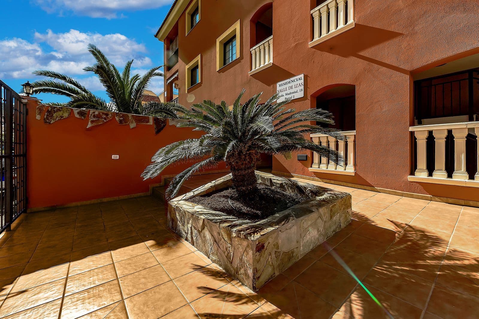 2 soveværelse Lejlighed til salg i El Madronal med swimmingpool garage - € 449.000 (Ref: 9068651)