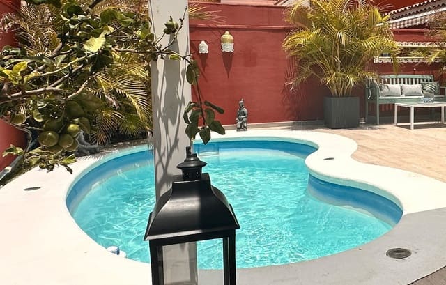 4 soverom Hus til salgs i El Madroñal, Adeje med svømmebasseng garasje - € 650 000 (Ref: 9073189)
