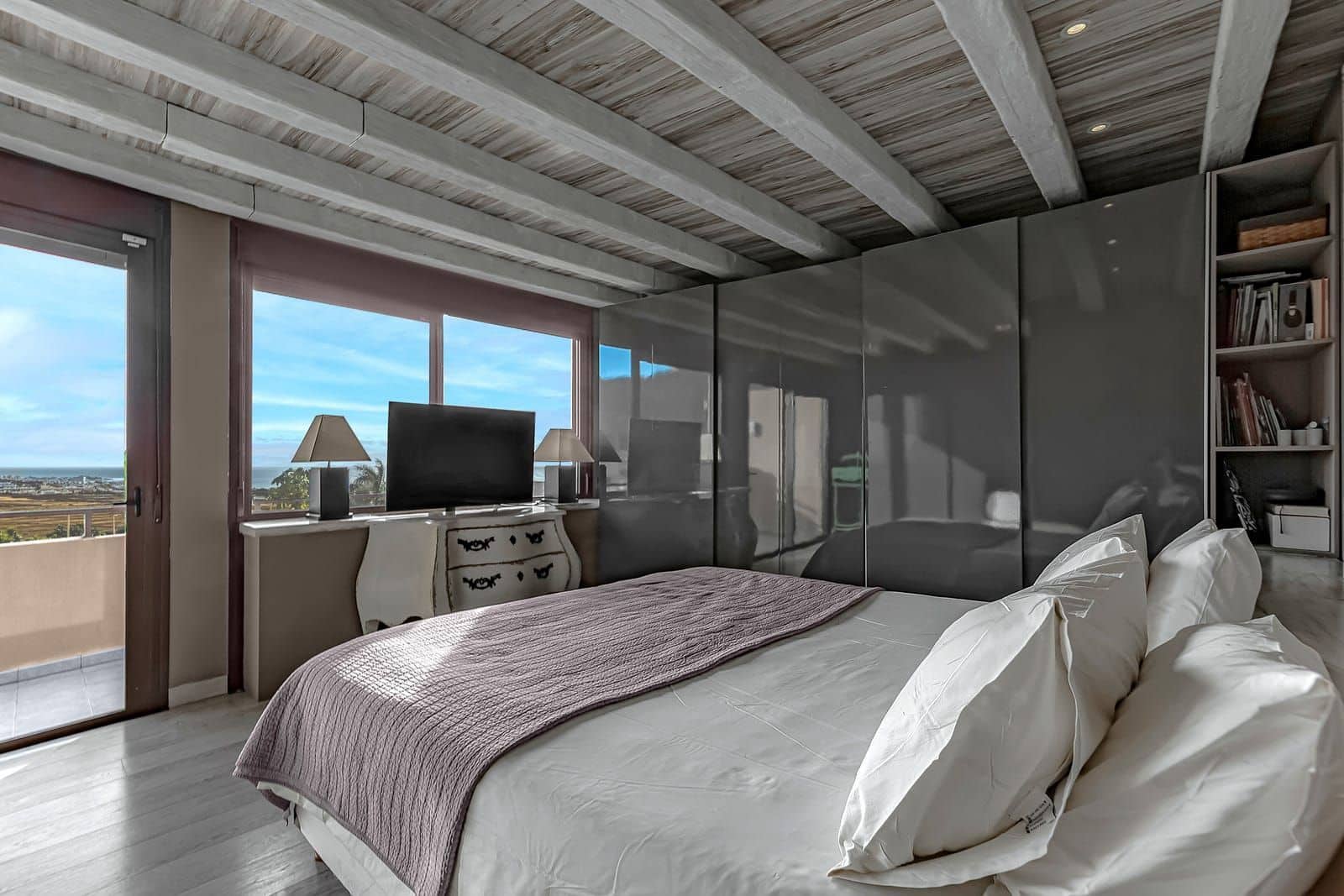 3 bedroom Semi-detached Villa for sale in Fanabe with pool garage - € 940,500 (Ref: 9124662)