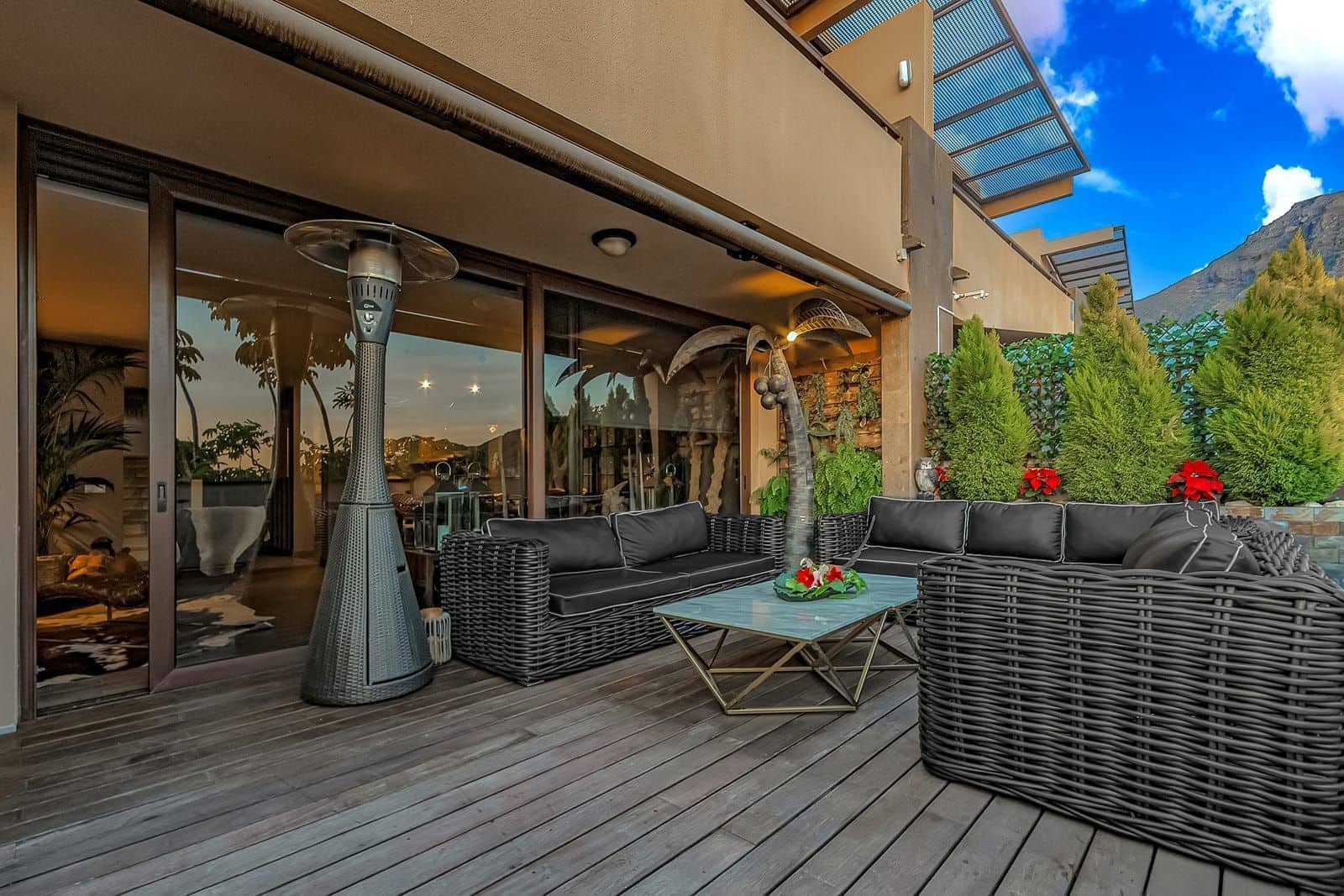 3 bedroom Semi-detached Villa for sale in Fanabe with pool garage - € 940,500 (Ref: 9124662)