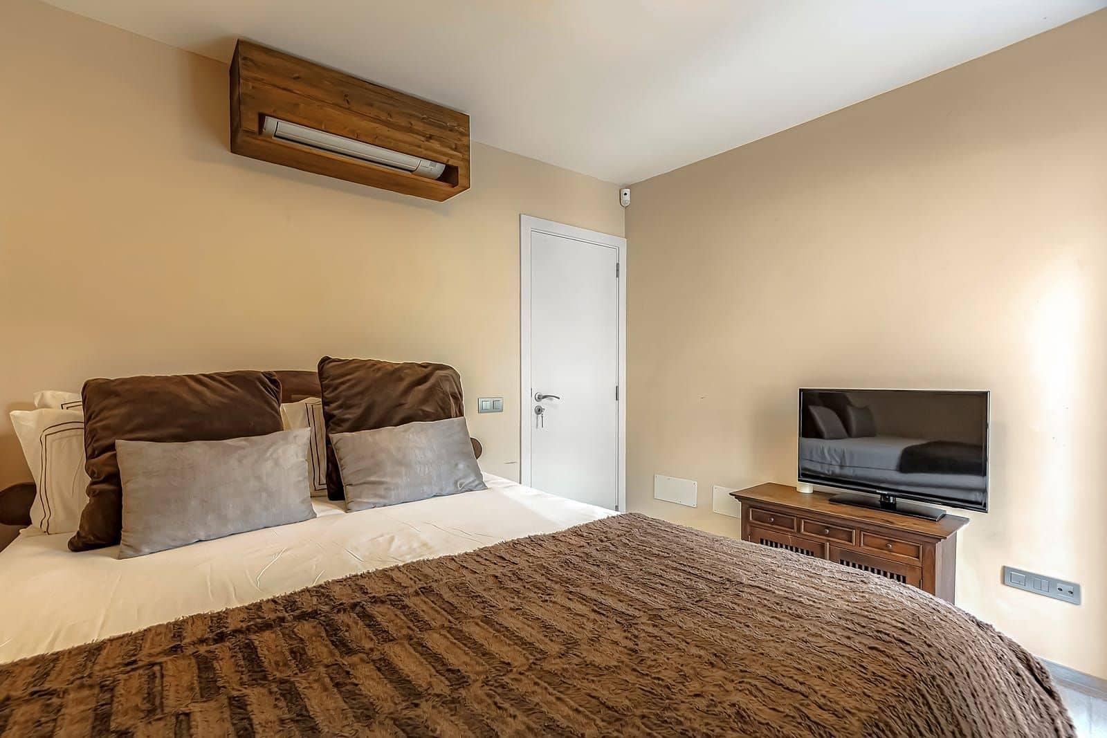 3 bedroom Semi-detached Villa for sale in Fanabe with pool garage - € 940,500 (Ref: 9124662)