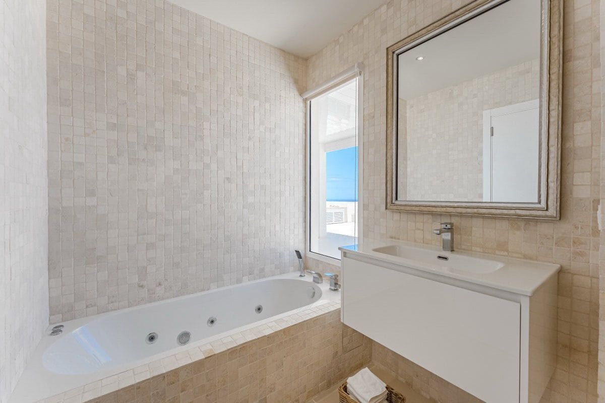 2 soveværelse Penthouse til salg i Torviscas med swimmingpool garage - € 650.000 (Ref: 9126612)